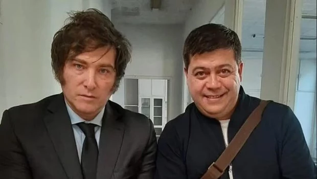 Javier MIlei y su candidato en Chubut, César Treffinger