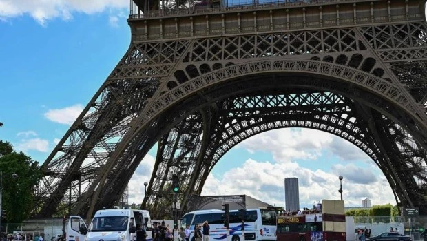 Evacuaron la Torre Eiffel por una falsa amenaza de bomba - El mundo ...