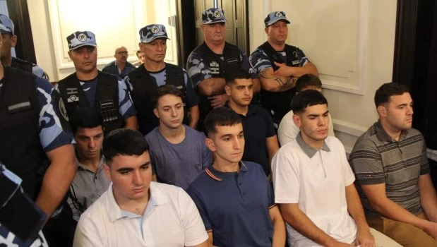Los detenidos por el crimen de Fernando Báez Sosa durante el juicio. ARCHIVO