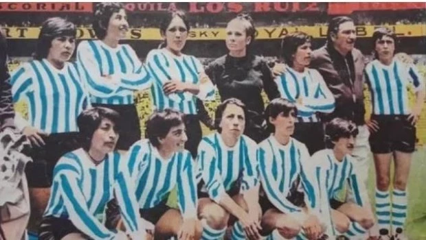 La Selección femenina que afrontó el Mundial de 1971.