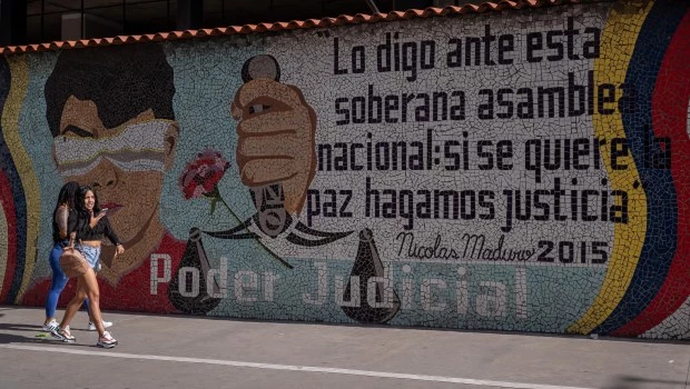 Un mural en las calles de Caracas alusivo a la situación de la justicia en Venezuela.