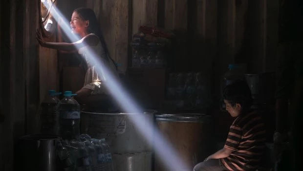 La intención es buena, pero una dirección fallida termina por ensombrecer un asunto valioso.