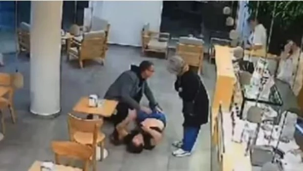 Matan de una puñalada a un ingeniero para robarle el celular en Palermo: "No me quiero morir", exclamó