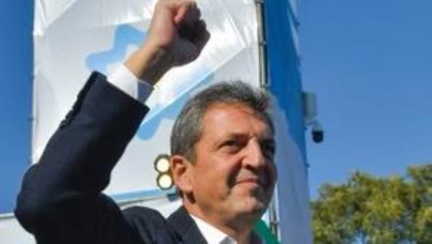 Organizaciones sociales llaman a "militar en 1000 asambleas" la candidatura de Massa