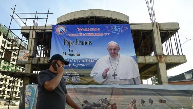 El Papa ya vuela hacia Mongolia para pedir por la paz mundial desde el "corazón de Asia"