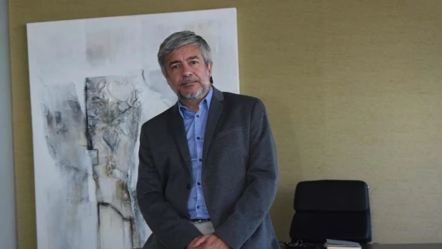 “Parte de la estabilización es eso: qué Estado queremos y cómo lo queremos pagar. Qué tamaño, con qué funciones y cómo lo pagamos”, explica el economista Ricardo Delgado, presidente de Analytica. CREDITO: GUSTAVO CARABAJAL