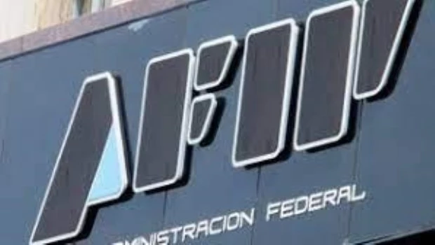 La recaudación tributaria alcanzó los $4,06 billones en agosto y aumentó 134,6% interanual