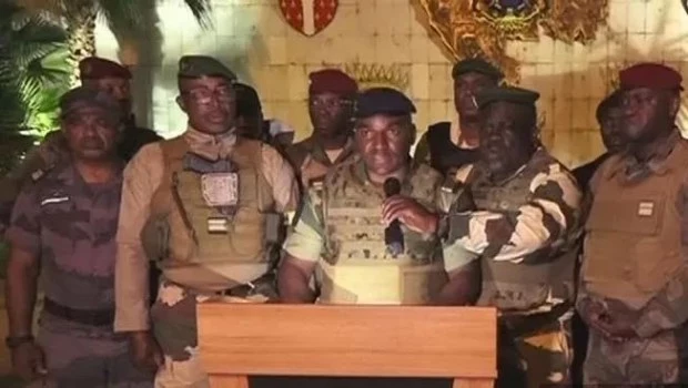 Fueszas militares comandadas por el general Brice Oligui Nguema derrocaron al presidente Ali Bongo.