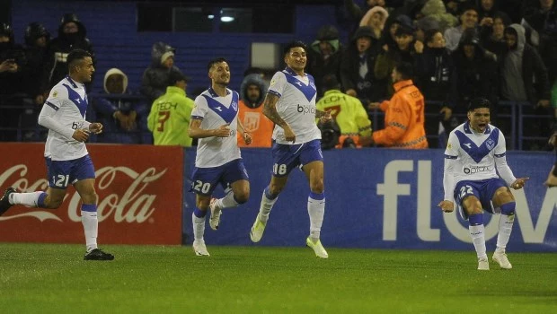 Vélez ahogó a River en la lluviosa noche de Liniers