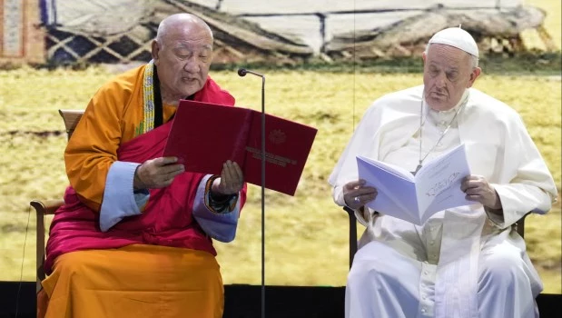 En Mongolia, el Papa llamó a las religiones a rechazar la violencia y renovó gestos a China