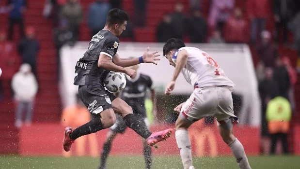 Atlético Tucumán levantó una desventaja de dos goles y le empató el partido a Argentinos