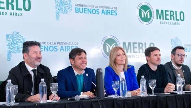 Kicillof aumenta 25% los salarios de los estatales bonaerenses y en septiembre pagará un bono de 30 mil pesos