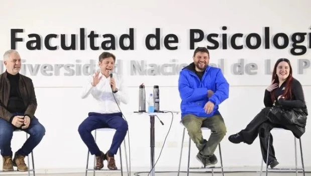 Mensaje de Kicillof a la juventud: "Hay que pedir que nos voten por lo que falta" 