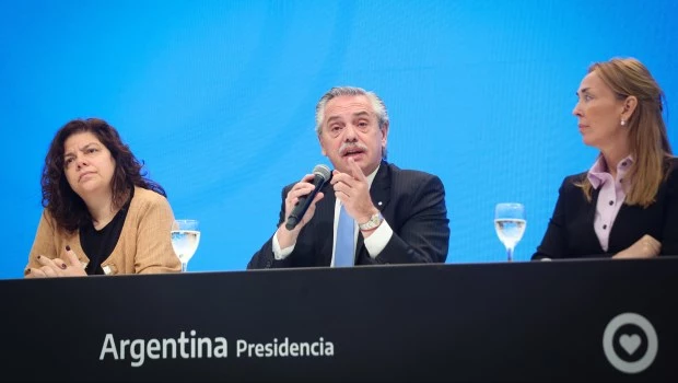 Fernández atribuyó el "renacer de políticas negacionistas" a problemas de "alteración psicológica" tras la pandemia