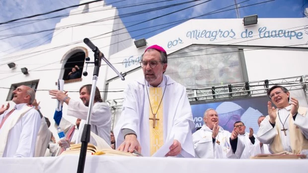 Curas villeros repudiaron agresiones "vulgares e impropias" contra el Papa