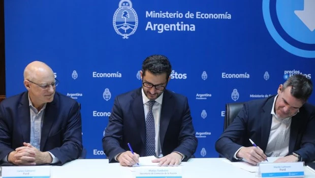 Gobierno y automotrices alcanzan un acuerdo para fijar precios de autos 0km hasta el 31 de octubre