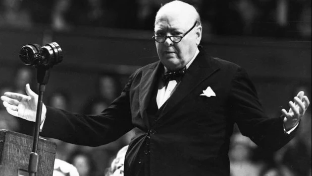 Winston Churchill: “Cuanto más atrás hurguemos en la historia, más adelante seremos capaces de ver”.