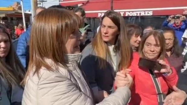 Bullrich relanza su campaña con recorridas y búsqueda de contacto directo con los votantes
