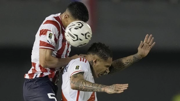 Perú, con uno menos, le arrancó un punto a Paraguay en Ciudad del Este