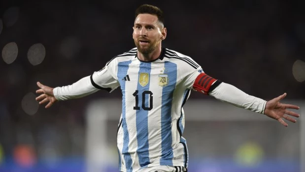 Lionel Messi rompió la paridad en el marcador con un golazo.