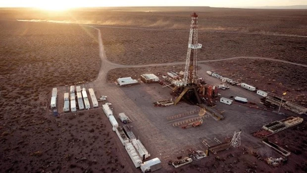 Argentina se encomienda a Vaca Muerta para conseguir dólares.