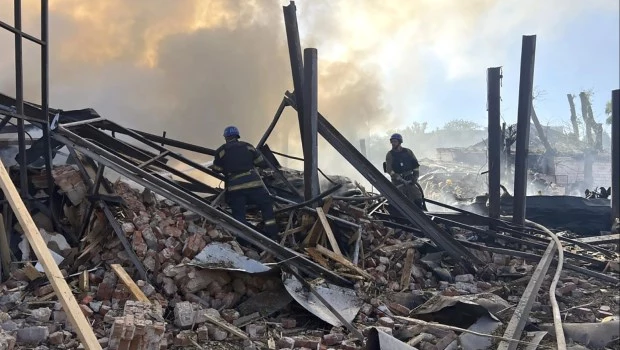 Ataques rusos a Ucrania golpean Kiev y matan a dos voluntarios extranjeros