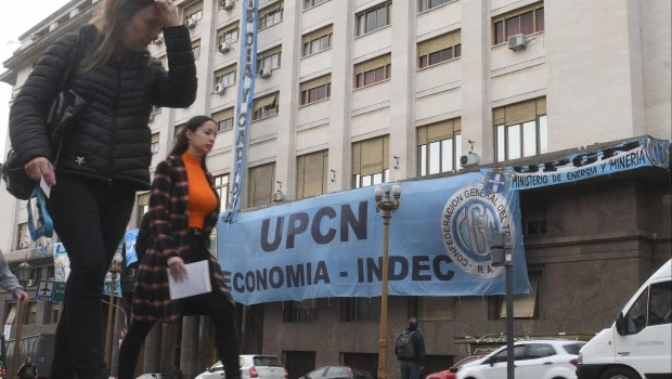 Sindicatos se movilizan hoy al Ministerio de Economía para esperar el anuncio sobre Ganancias