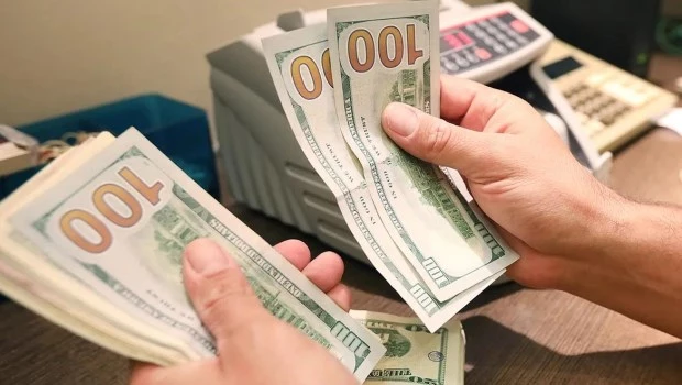 El dólar blue inició la semana en alza