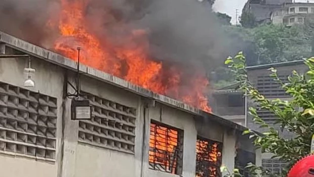 Se incendió un depósito en Lanús 