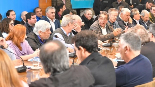 Junto a las tres centrales sindicales, Massa elimina Ganancias - ATE y la CTA Autónoma formaron parte de la reunión y celebró la decisión de la suba del piso a $1.770.000 a partir de octubre.