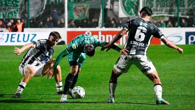 Central Córdoba le quitó el invicto a Sarmiento y logró una victoria clave por el descenso