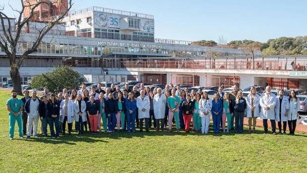Con un equipo de 100 personas, lograron realizar tres trasplantes simultáneos en el Garrahan