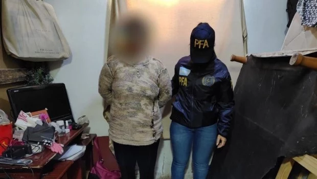 Si bien la acusada se desempeñaba en un centro asistencial de Capilla del Señor, fue detenida en su domicilio, ubicado en San Francisco Solano, Quilmes.