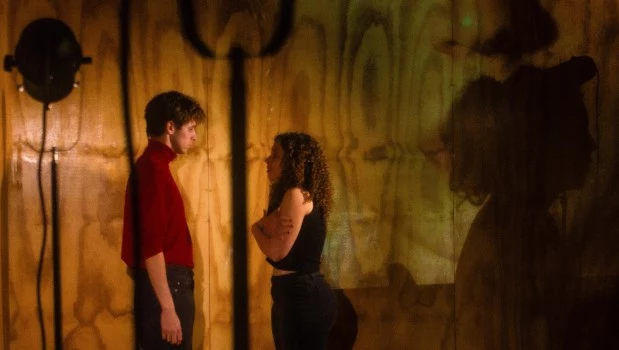 ‘Casual de noche’ sale a escena los sábados a las 23 en Casa Teatro Estudio, en el barrio de Almagro. (Gentileza Iván Quevedo)