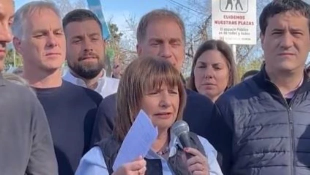Bullrich comenzó en Palomar su gira en una 'motorhome' bautizada como "la Patoneta" 