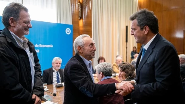 "Vamos a defender el valor de la ciencia y la investigación como generación de recursos", aseguró Massa