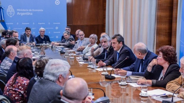 Todo el ajuste del gasto debe empezar al mismo tiempo