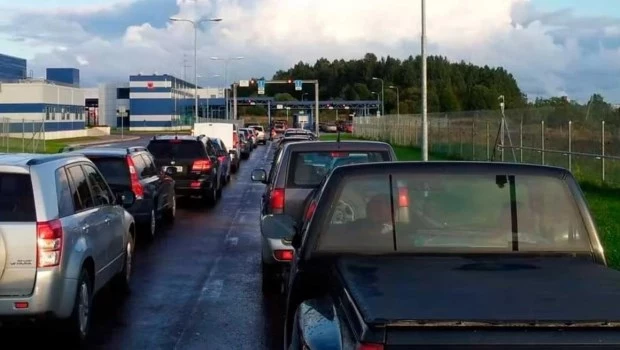 Polonia prohíbe desde mañana el ingreso a su territorio de automóviles con patentas rusas