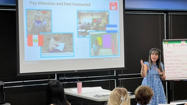 La argentina Cecilia Camarero dicta clases de español desde hace 3 años en “Ligon Magnet Middle School” en Raleigh, Carolina del Norte.
