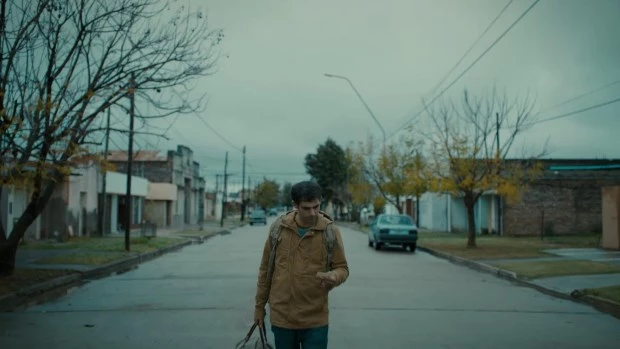 Mikel llega a Córdoba seducido por un estilo de vida que no existe.