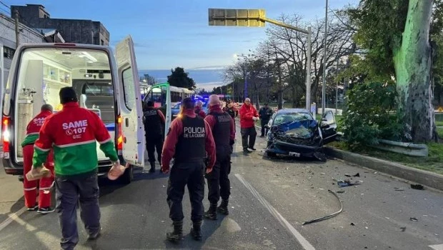 Choque entre un auto y un colectivo sobre en la Avenida General Paz: 4 heridos