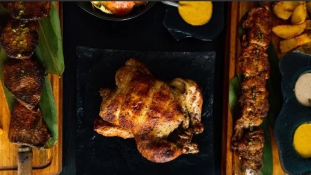 La primera pollería peruana a la leña