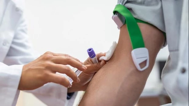 Laboratorios de análisis clínicos amenazan con no atender a pacientes de obras sociales y prepagas
