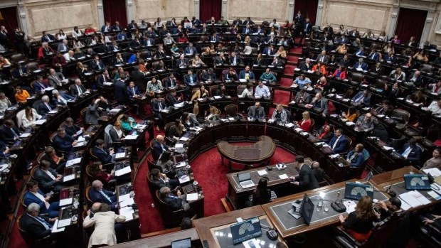 El oficialismo logró el dictamen en Diputados y se discutirá mañana la reforma de Ganancias