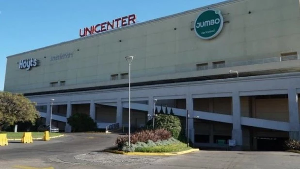 Una empleada de Unicenter robó los datos de la tarjeta a una clienta y se compró un celular 