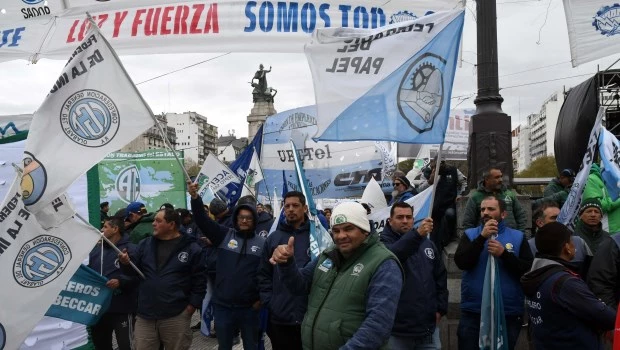 Las primeras columnas de gremios llegan al Congreso en apoyo a la modificación de Ganancias