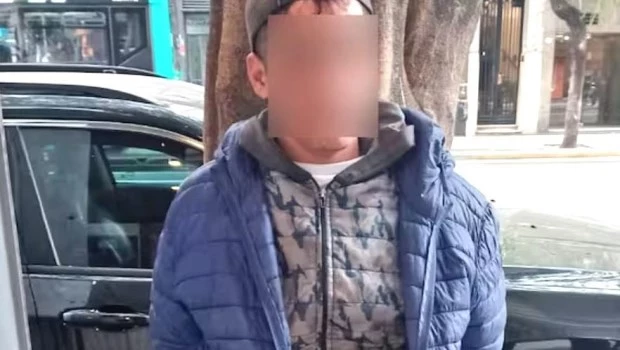 Detienen a hombre en situación de calle por robarle a un vecino que lo alojó en su casa