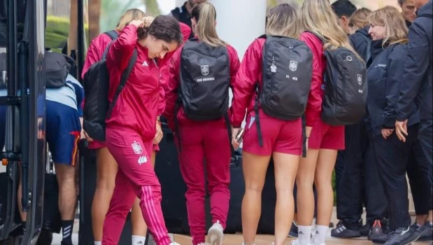 Las jugadoras de la selección española fueron a entrenar tras las amenazas de sanciones