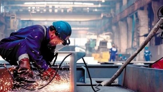 La actividad económica cayó 4,9% interanual en el segundo trimestre