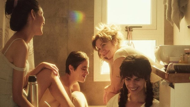 La directora Natural Arpajou quiso reflejar el concepto de “manada” en este filme sobre cuatro amigas que libran diferentes batallas.